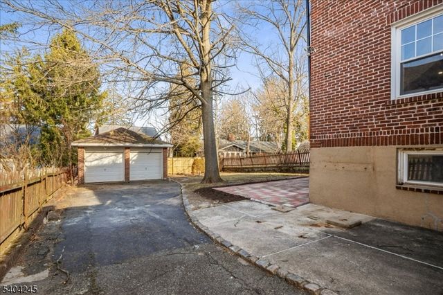 33 Robertson Rd, West Orange Twp., NJ 07052