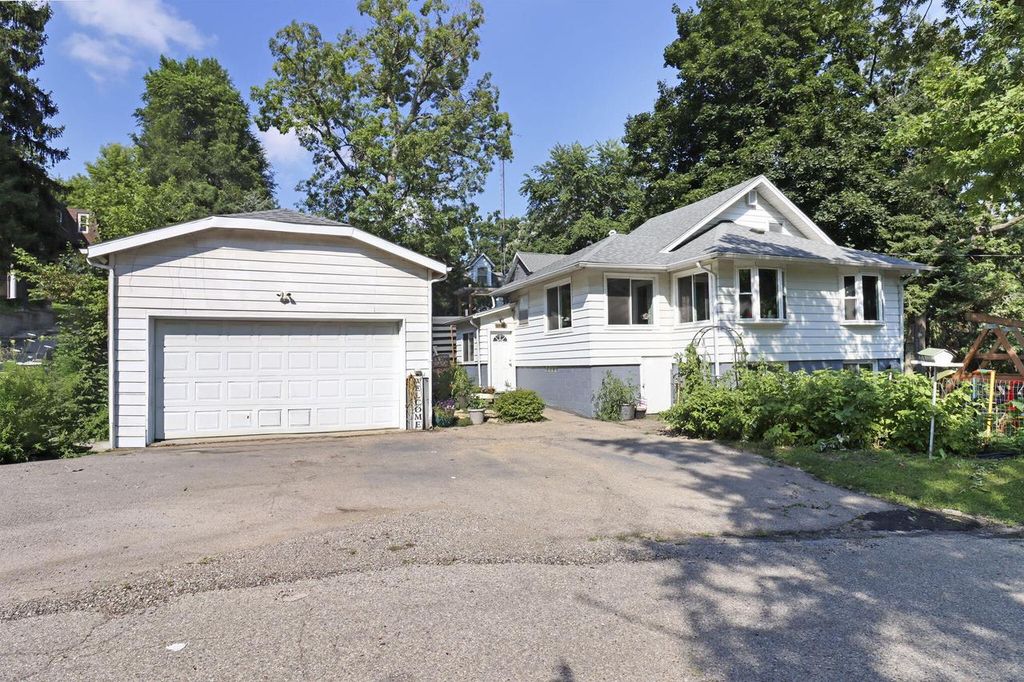 34210 Grand BOULEVARD, Burlington, WI 53105