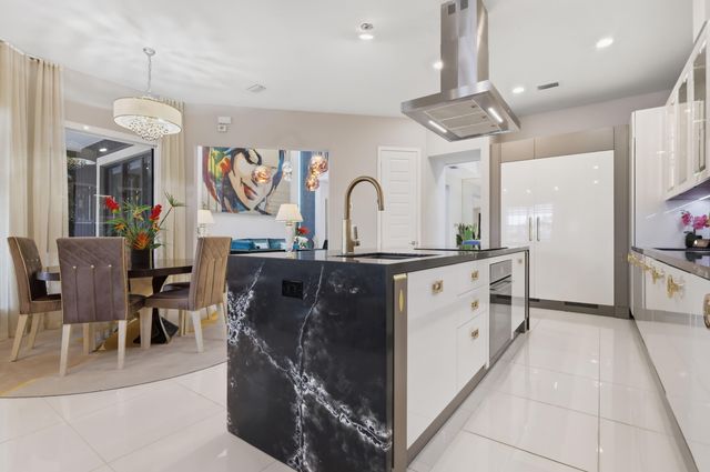 10271 Peninsula Place, Parkland, FL 33076