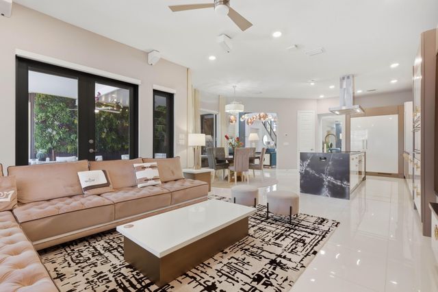 10271 Peninsula Place, Parkland, FL 33076