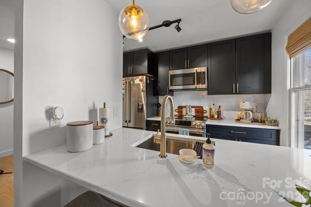 318 Queens Road 11, Charlotte, NC 28204