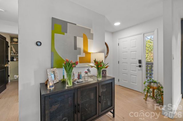 318 Queens Road 11, Charlotte, NC 28204