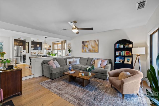 318 Queens Road 11, Charlotte, NC 28204