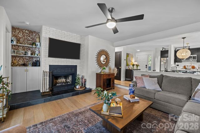 318 Queens Road 11, Charlotte, NC 28204