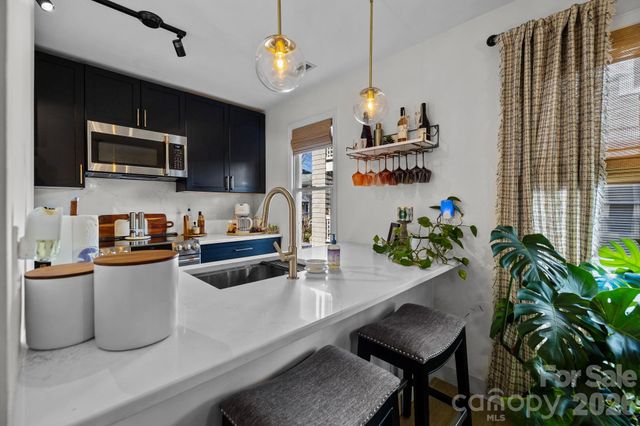 318 Queens Road 11, Charlotte, NC 28204