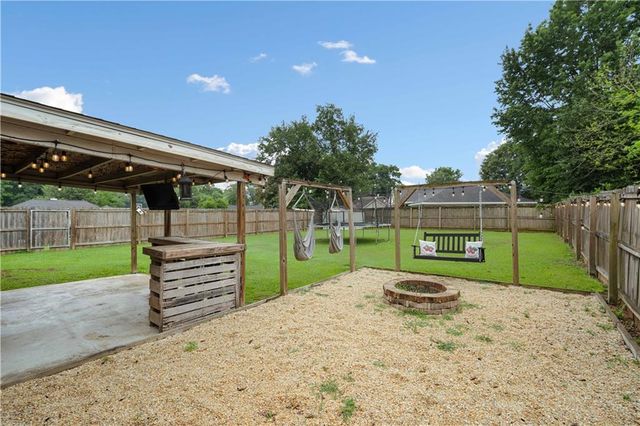 2290 Bob White Court, Mobile, AL 36695