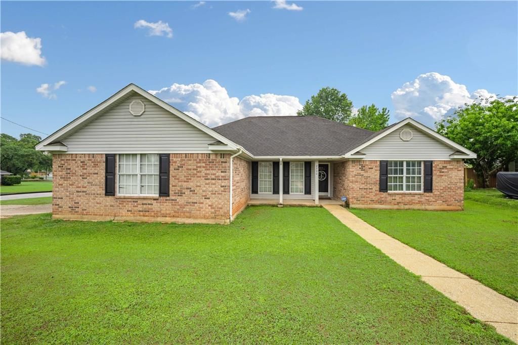 2290 Bob White Court, Mobile, AL 36695