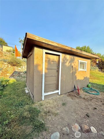 825 2nd Avenue N, Okanogan, WA 98840