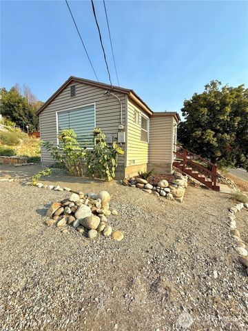 825 2nd Avenue N, Okanogan, WA 98840