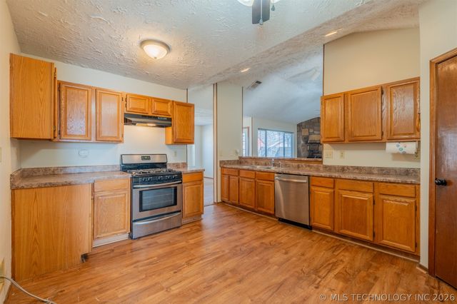 4200 S Poplar Avenue, Broken Arrow, OK 74011