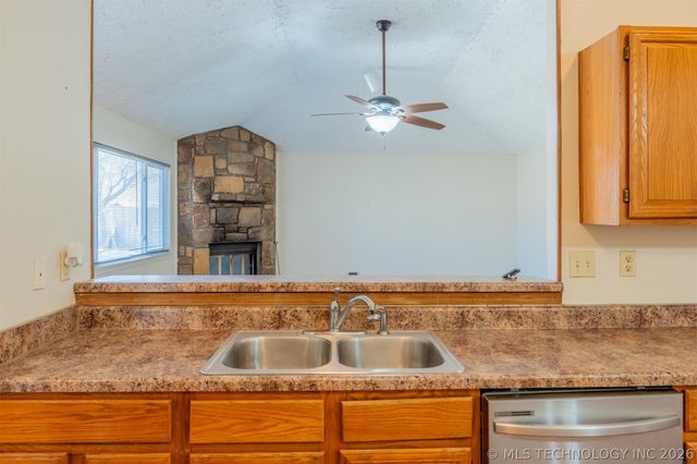 4200 S Poplar Avenue, Broken Arrow, OK 74011