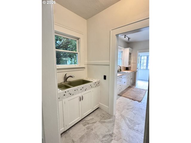 9115 N PORTSMOUTH Ave, Portland, OR 97203