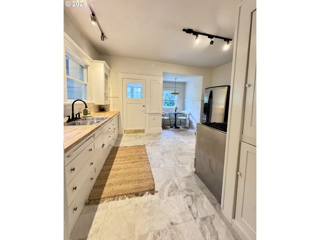 9115 N PORTSMOUTH Ave, Portland, OR 97203