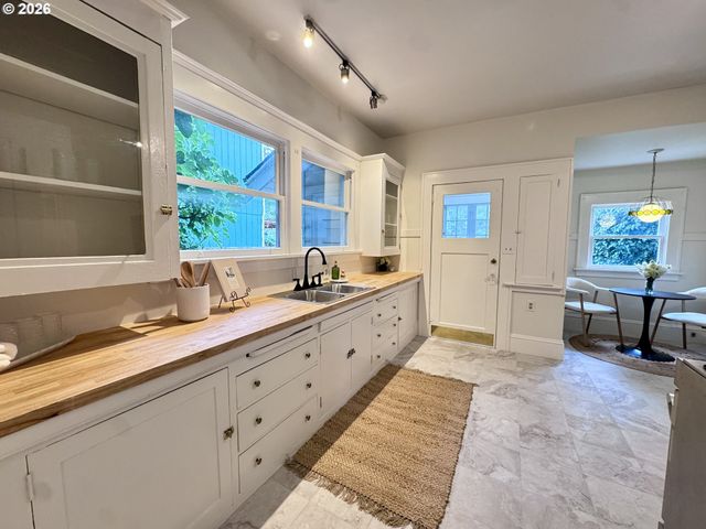 9115 N PORTSMOUTH Ave, Portland, OR 97203