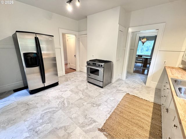 9115 N PORTSMOUTH Ave, Portland, OR 97203