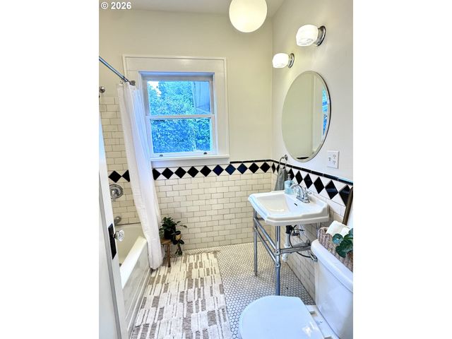 9115 N PORTSMOUTH Ave, Portland, OR 97203
