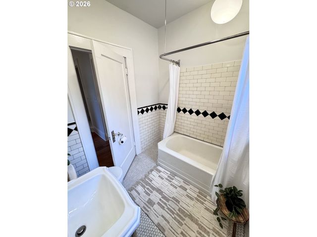 9115 N PORTSMOUTH Ave, Portland, OR 97203