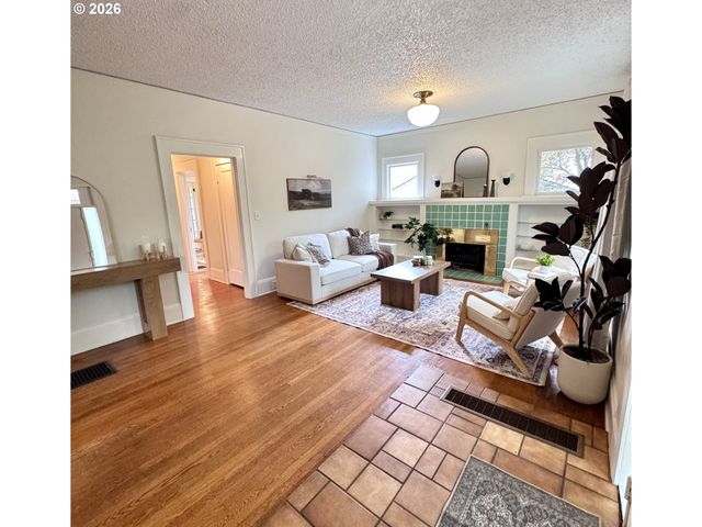 9115 N PORTSMOUTH Ave, Portland, OR 97203