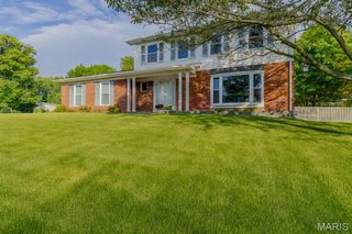 1005 Crescent Drive, St Charles, MO 63301