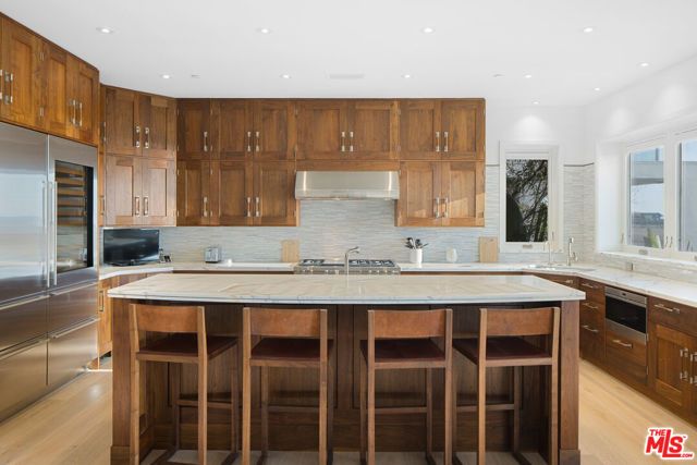 1347 Palisades Beach Road, Santa Monica, CA 90401