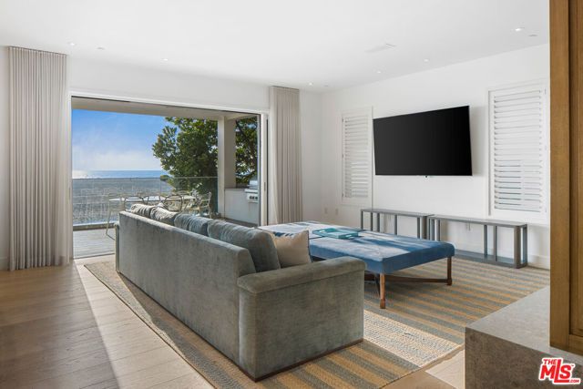 1347 Palisades Beach Road, Santa Monica, CA 90401