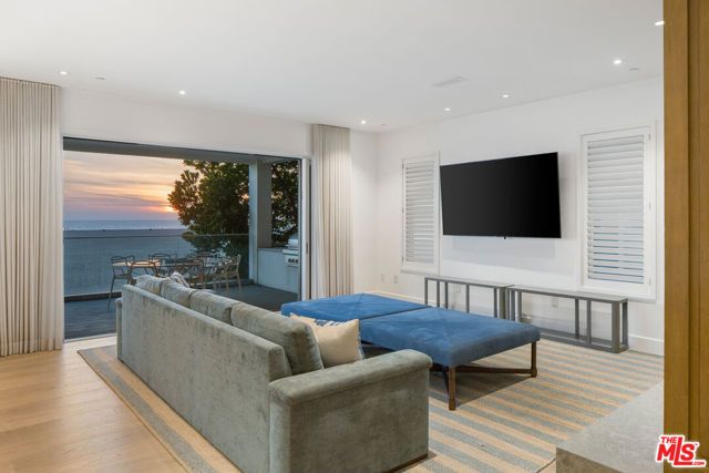 1347 Palisades Beach Road, Santa Monica, CA 90401