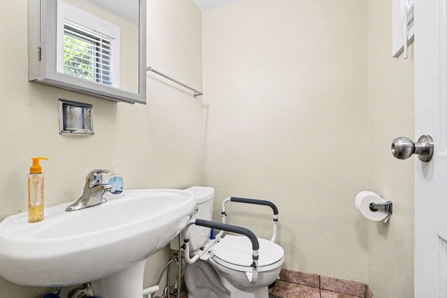 1S217 Stratford Lane, Villa Park, IL 60181