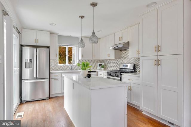 2400 S ARLINGTON RIDGE RD, Arlington, VA 22202