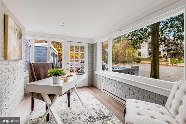 2400 S ARLINGTON RIDGE RD, Arlington, VA 22202