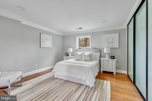 2400 S ARLINGTON RIDGE RD, Arlington, VA 22202