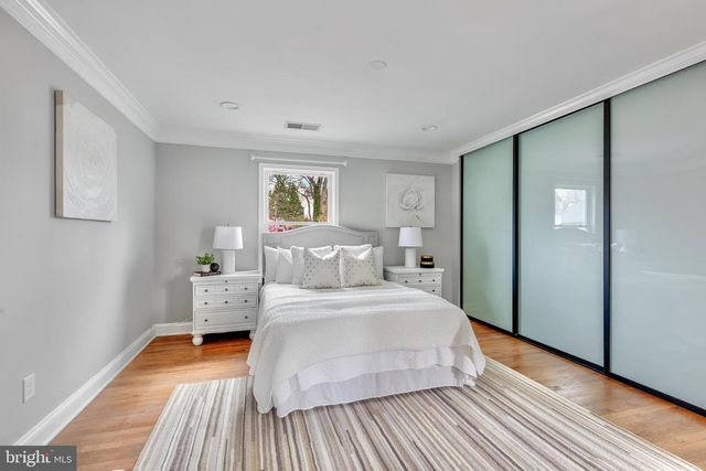 2400 S ARLINGTON RIDGE RD, Arlington, VA 22202