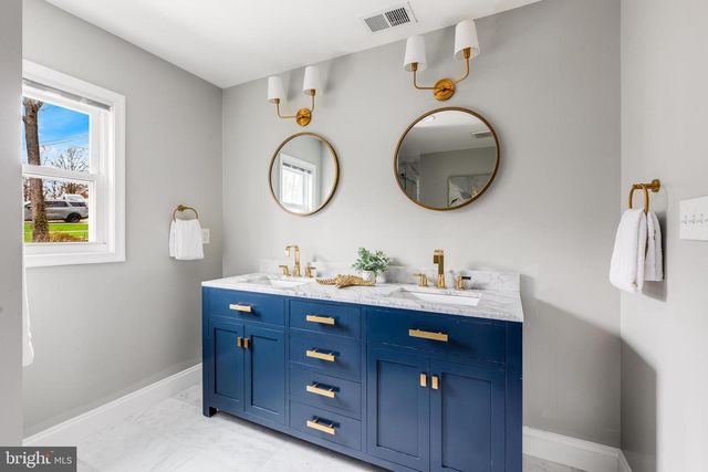 2400 S ARLINGTON RIDGE RD, Arlington, VA 22202