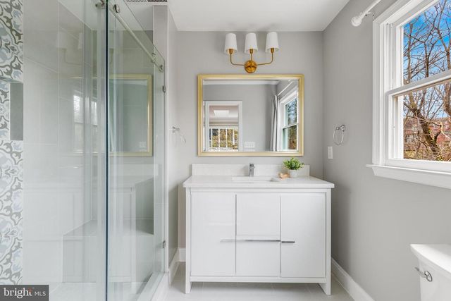 2400 S ARLINGTON RIDGE RD, Arlington, VA 22202