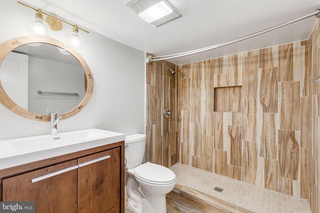 2400 S ARLINGTON RIDGE RD, Arlington, VA 22202