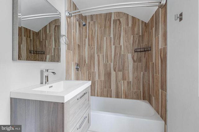 2400 S ARLINGTON RIDGE RD, Arlington, VA 22202