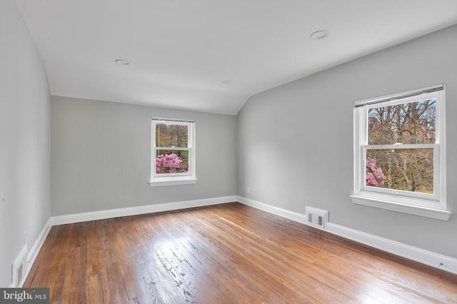 2400 S ARLINGTON RIDGE RD, Arlington, VA 22202