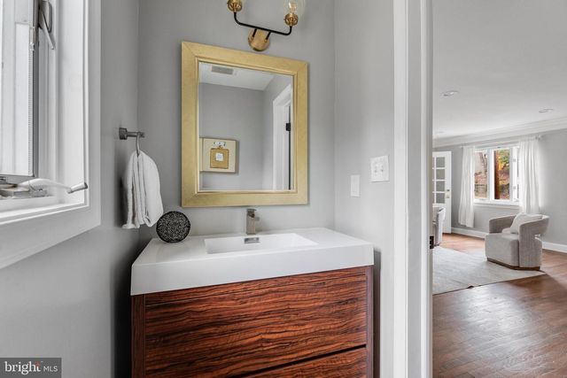 2400 S ARLINGTON RIDGE RD, Arlington, VA 22202