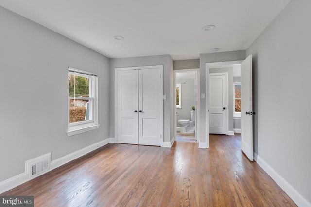 2400 S ARLINGTON RIDGE RD, Arlington, VA 22202