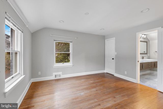 2400 S ARLINGTON RIDGE RD, Arlington, VA 22202