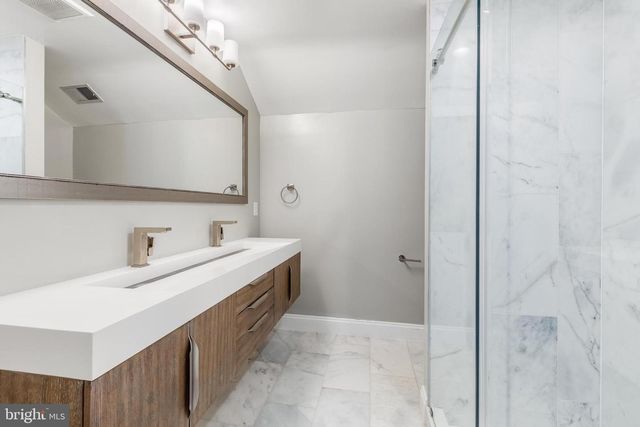 2400 S ARLINGTON RIDGE RD, Arlington, VA 22202