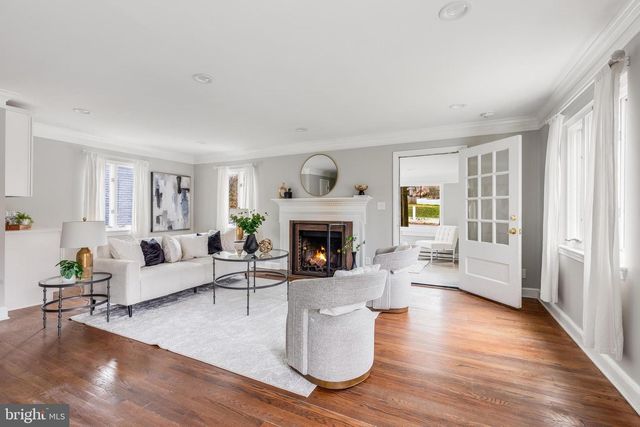 2400 S ARLINGTON RIDGE RD, Arlington, VA 22202