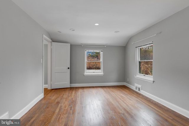 2400 S ARLINGTON RIDGE RD, Arlington, VA 22202