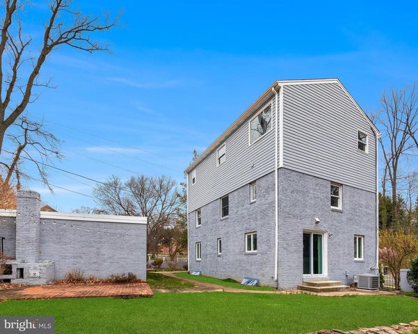 2400 S ARLINGTON RIDGE RD, Arlington, VA 22202