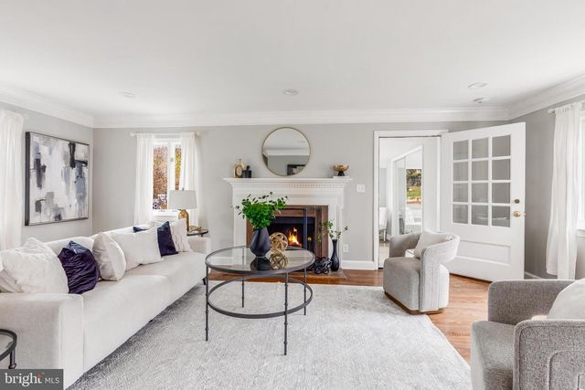 2400 S ARLINGTON RIDGE RD, Arlington, VA 22202