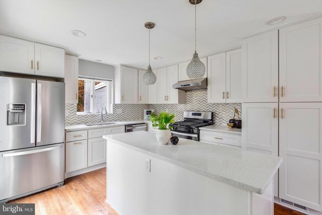 2400 S ARLINGTON RIDGE RD, Arlington, VA 22202