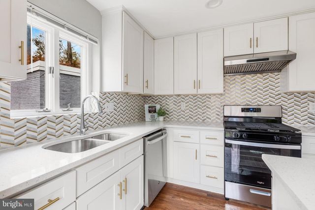 2400 S ARLINGTON RIDGE RD, Arlington, VA 22202