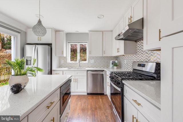 2400 S ARLINGTON RIDGE RD, Arlington, VA 22202