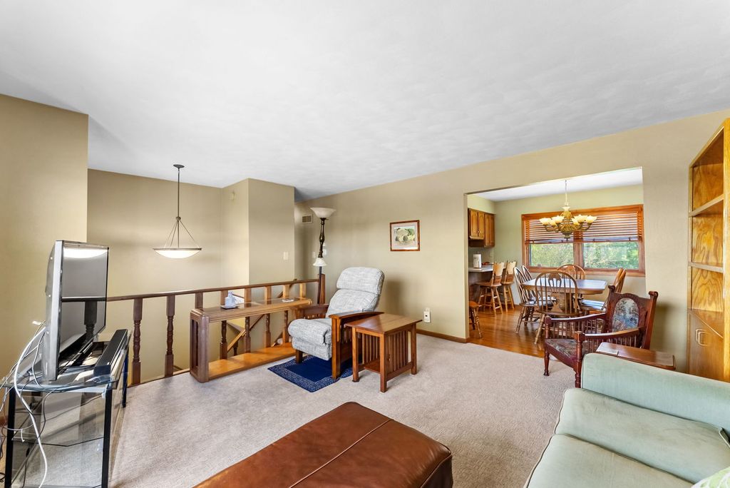 Image 11 of property listing at 11435 95th Avenue, Blue Grass, IA 52726