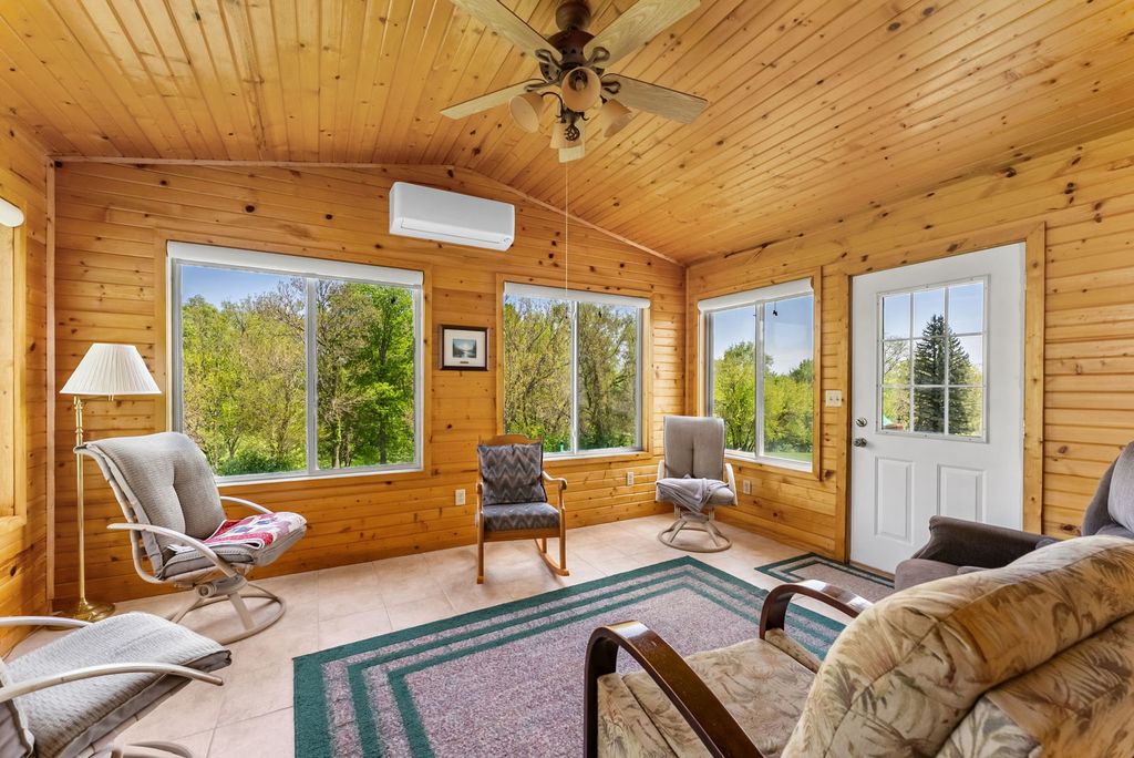Image 17 of property listing at 11435 95th Avenue, Blue Grass, IA 52726