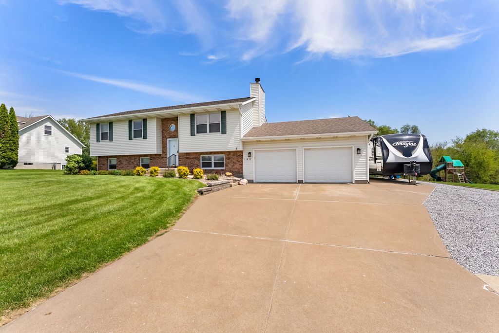 Image 3 of property listing at 11435 95th Avenue, Blue Grass, IA 52726